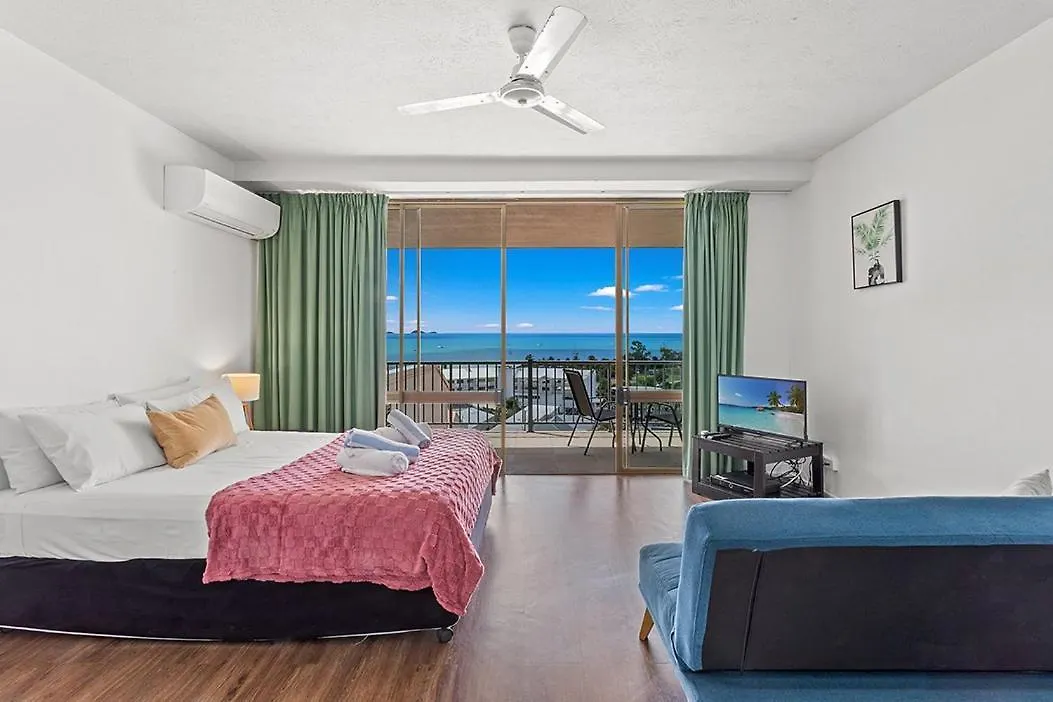 Sundaze Studio Airlie Beach