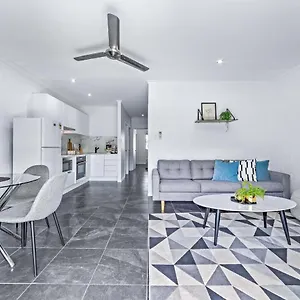 Apartment Modern Front, Airlie Beach