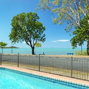 Whitsunday Waterfront Aparthotel